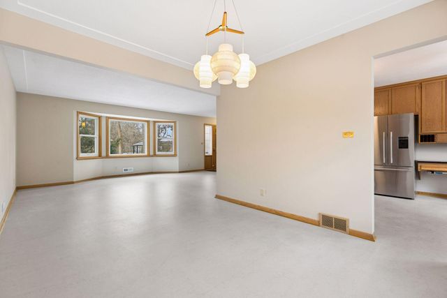 15776 Cedar Ridge Road, Eden Prairie, MN 55347