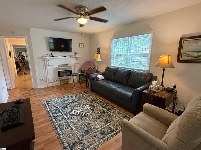 120 Russell Street, Laurens, SC 29360