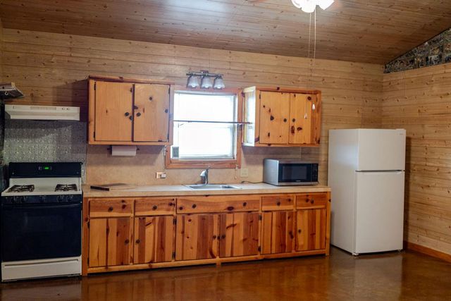 12223 N 2040 Road, Sentinel, OK 73664