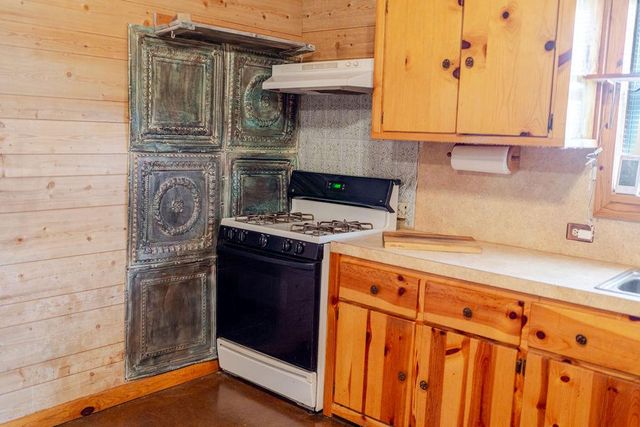 12223 N 2040 Road, Sentinel, OK 73664