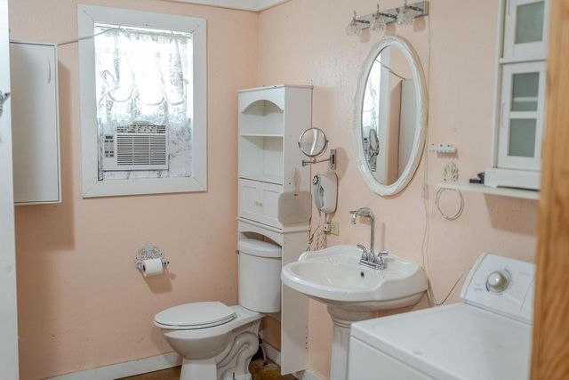 12223 N 2040 Road, Sentinel, OK 73664