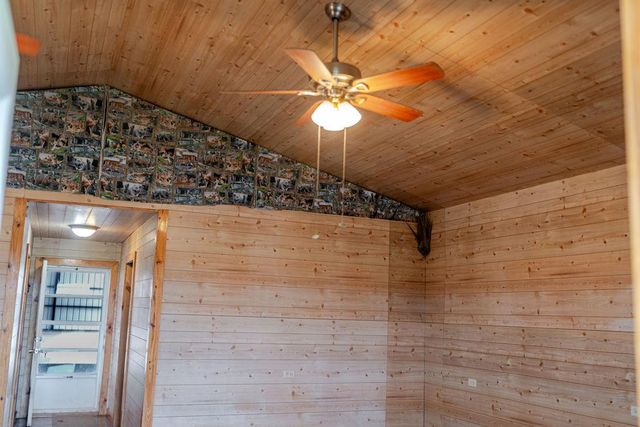 12223 N 2040 Road, Sentinel, OK 73664