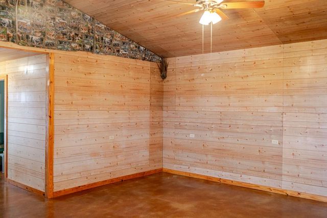 12223 N 2040 Road, Sentinel, OK 73664