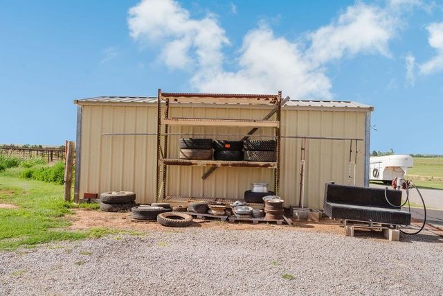 12223 N 2040 Road, Sentinel, OK 73664