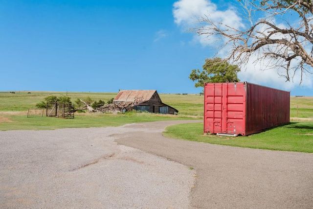 12223 N 2040 Road, Sentinel, OK 73664