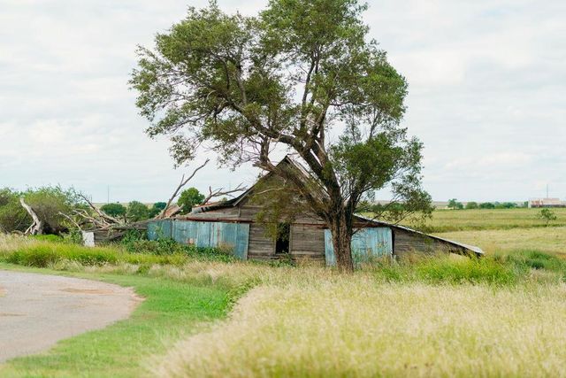 12223 N 2040 Road, Sentinel, OK 73664