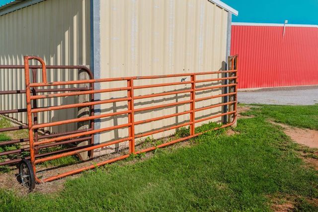 12223 N 2040 Road, Sentinel, OK 73664