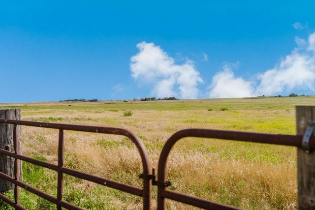 12223 N 2040 Road, Sentinel, OK 73664