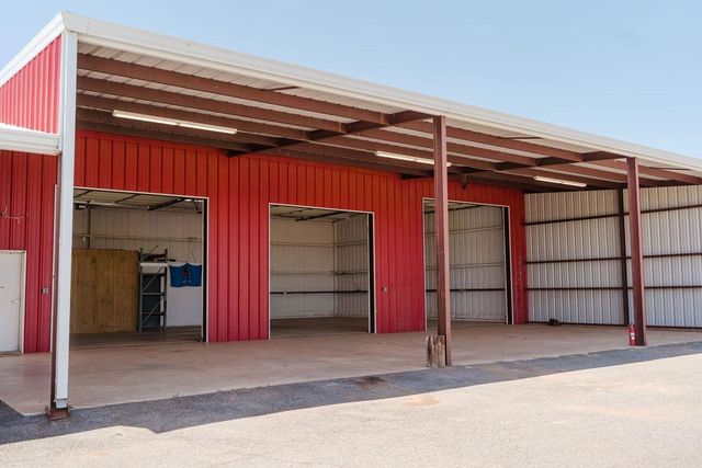 12223 N 2040 Road, Sentinel, OK 73664