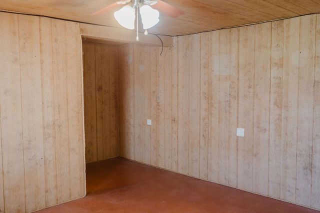 12223 N 2040 Road, Sentinel, OK 73664