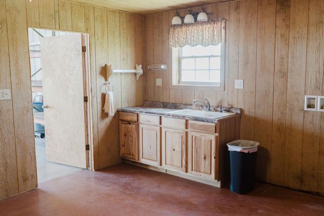 12223 N 2040 Road, Sentinel, OK 73664