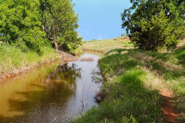 12223 N 2040 Road, Sentinel, OK 73664