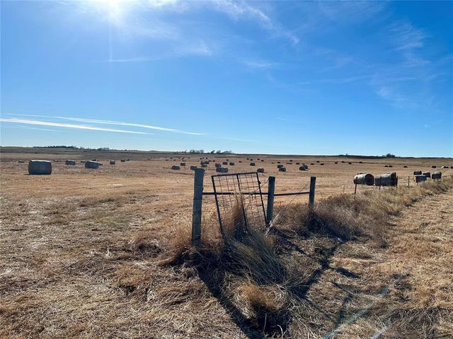 12223 N 2040 Road, Sentinel, OK 73664