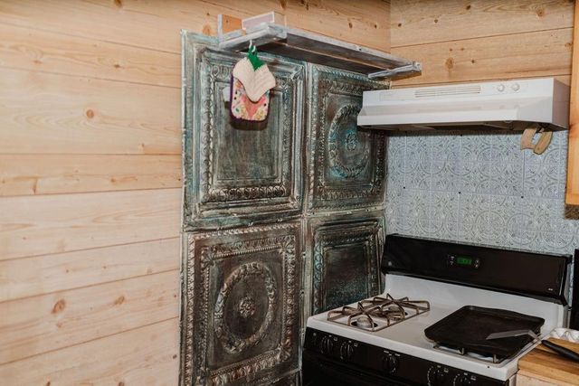 12223 N 2040 Road, Sentinel, OK 73664