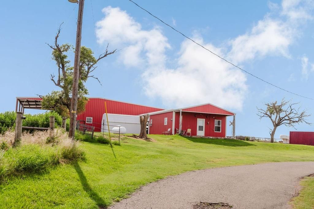 12223 N 2040 Road, Sentinel, OK 73664