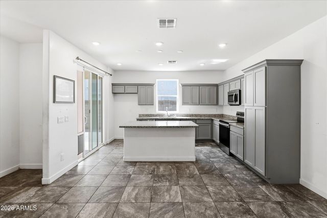1925 W 22ND Avenue, Apache Junction, AZ 85120