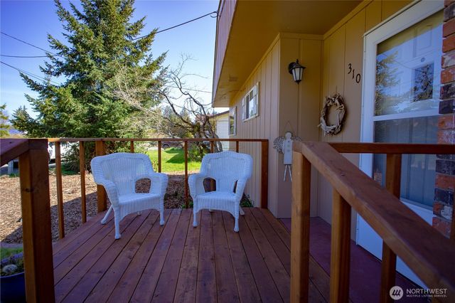 310 E Hillcrest Drive, Port Angeles, WA 98362