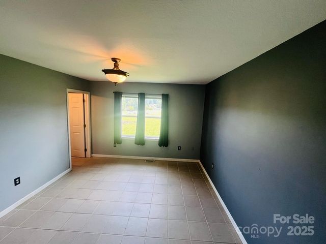 114 Major Way, Hendersonville, NC 28792