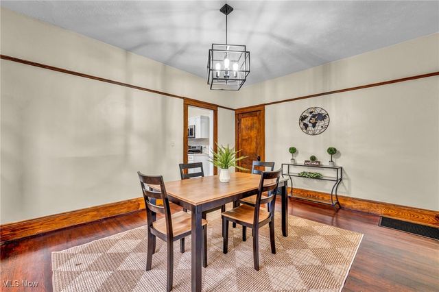 2884 Noble Road, Cleveland Heights, OH 44121