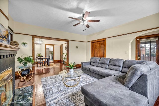 2884 Noble Road, Cleveland Heights, OH 44121