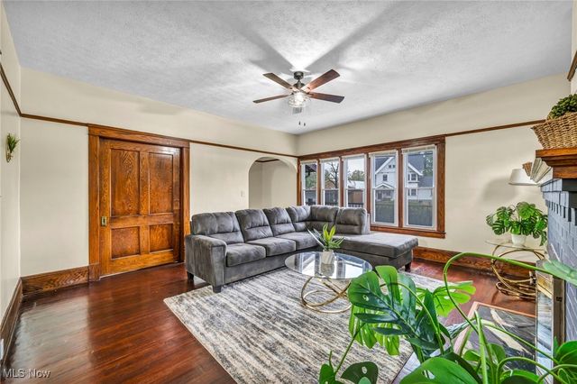 2884 Noble Road, Cleveland Heights, OH 44121