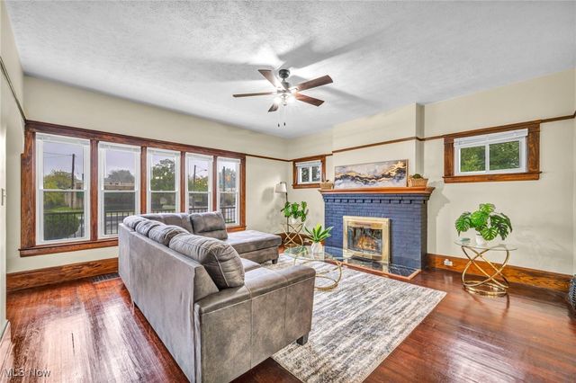 2884 Noble Road, Cleveland Heights, OH 44121