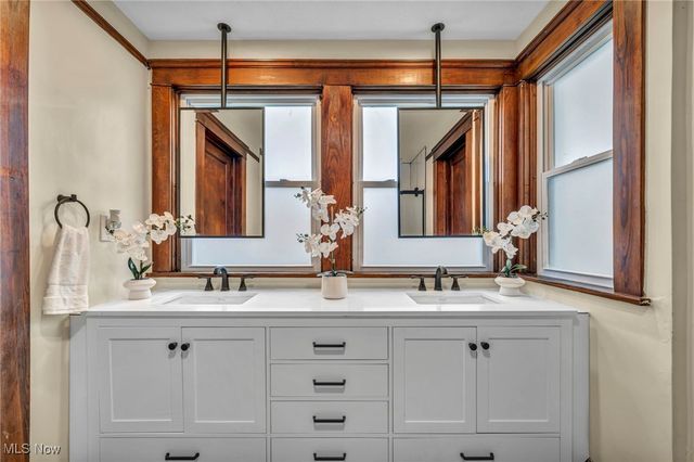 2884 Noble Road, Cleveland Heights, OH 44121