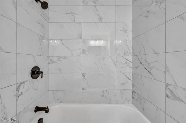 2884 Noble Road, Cleveland Heights, OH 44121