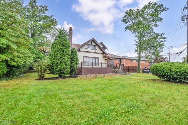 2884 Noble Road, Cleveland Heights, OH 44121