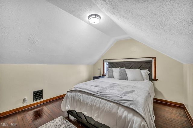 2884 Noble Road, Cleveland Heights, OH 44121