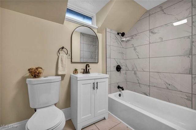 2884 Noble Road, Cleveland Heights, OH 44121