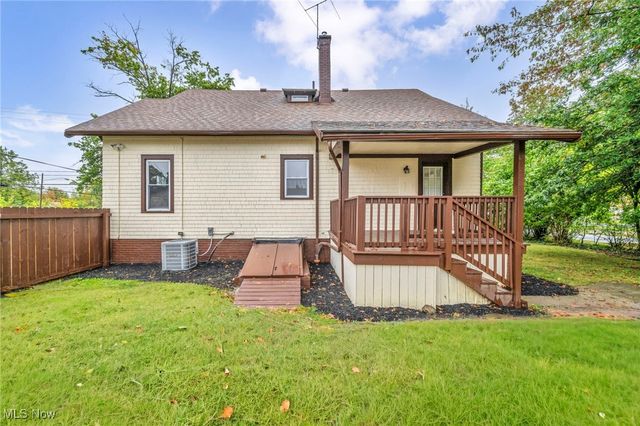 2884 Noble Road, Cleveland Heights, OH 44121