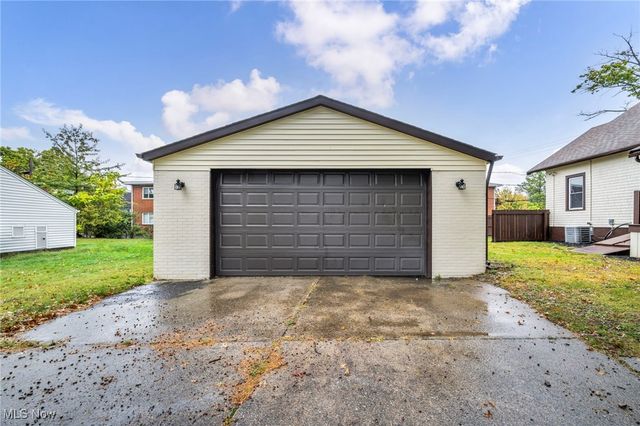 2884 Noble Road, Cleveland Heights, OH 44121