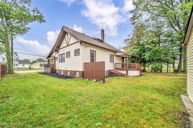 2884 Noble Road, Cleveland Heights, OH 44121