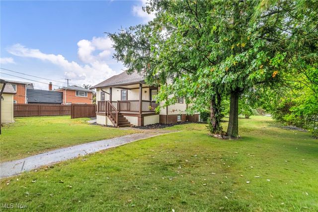 2884 Noble Road, Cleveland Heights, OH 44121