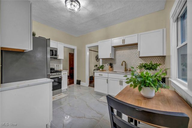 2884 Noble Road, Cleveland Heights, OH 44121