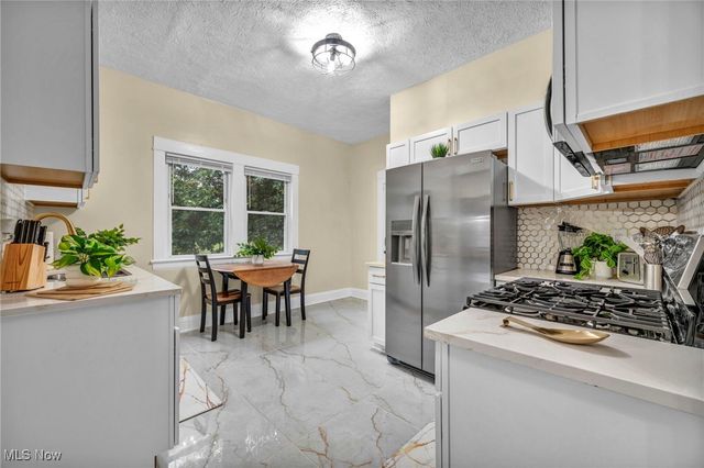 2884 Noble Road, Cleveland Heights, OH 44121