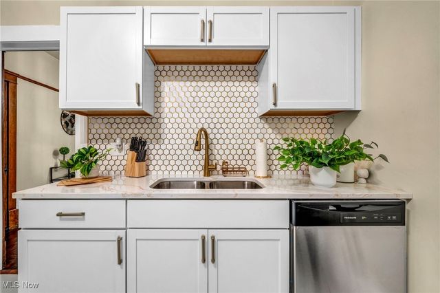 2884 Noble Road, Cleveland Heights, OH 44121