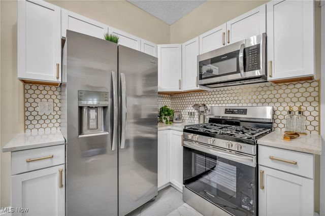 2884 Noble Road, Cleveland Heights, OH 44121