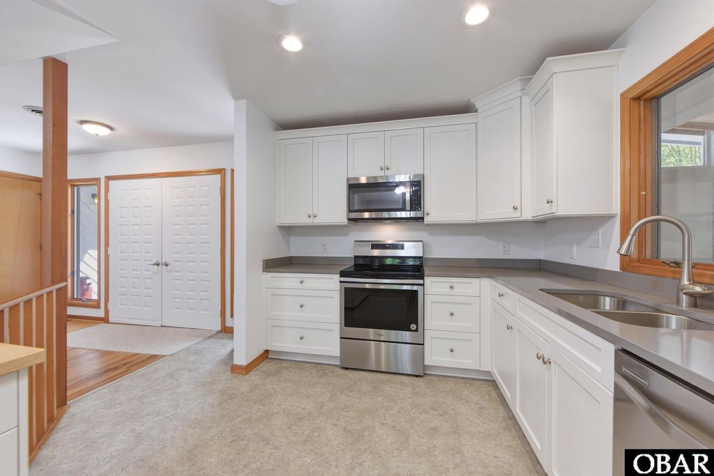Image 10 of property listing at 175 Beech Tree Trail Lot #5, Southern Shores, NC 27949