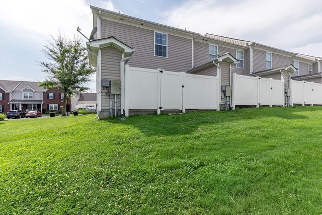 3057 Burnt Pine Dr, Smyrna, TN 37167