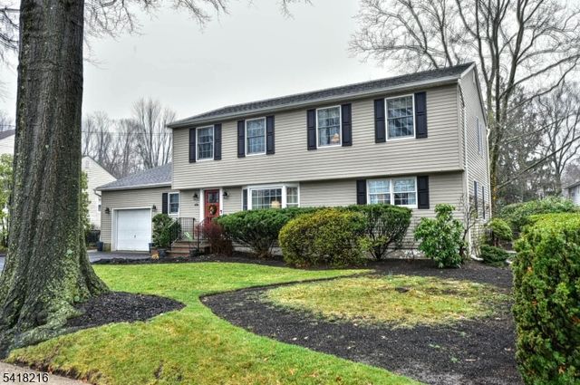 84 W Midland Ave, Paramus Boro, NJ 07652