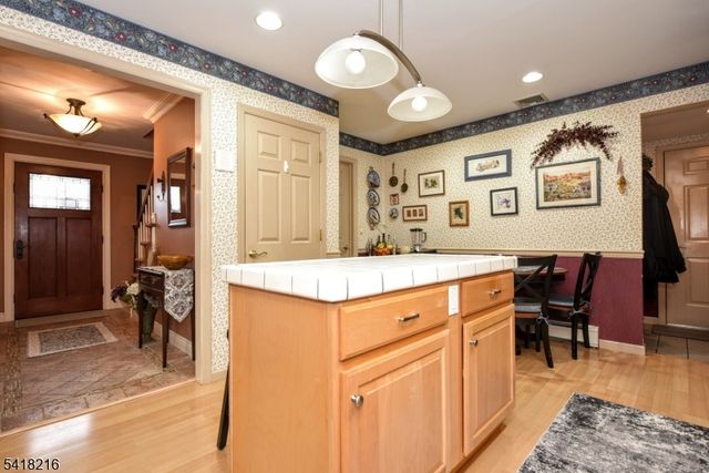 84 W Midland Ave, Paramus Boro, NJ 07652