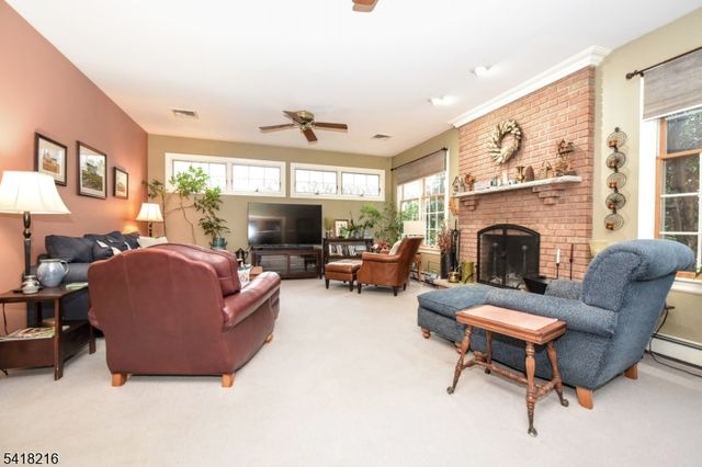 84 W Midland Ave, Paramus Boro, NJ 07652