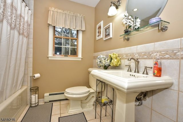 84 W Midland Ave, Paramus Boro, NJ 07652