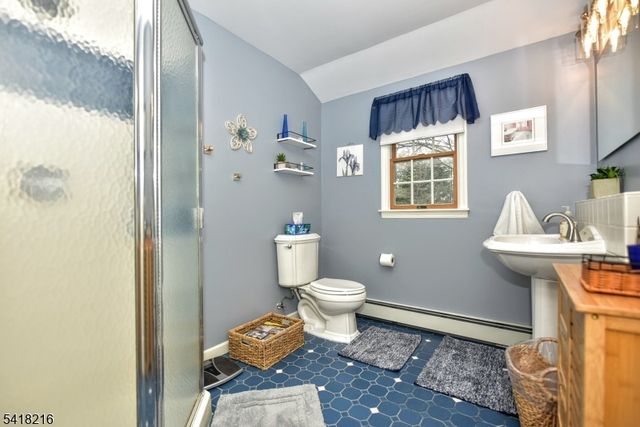 84 W Midland Ave, Paramus Boro, NJ 07652