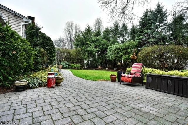 84 W Midland Ave, Paramus Boro, NJ 07652