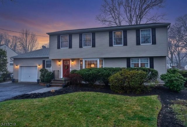 84 W Midland Ave, Paramus Boro, NJ 07652