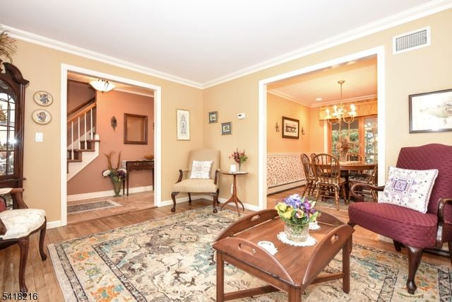 84 W Midland Ave, Paramus Boro, NJ 07652