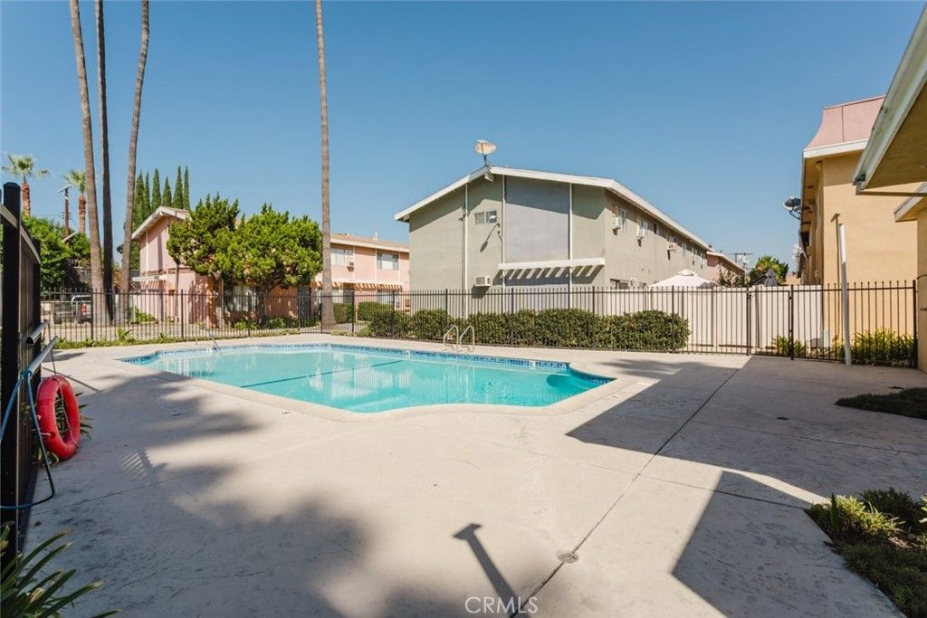 10035 Sepulveda Boulevard, San Fernando, CA 91345 — photo 2